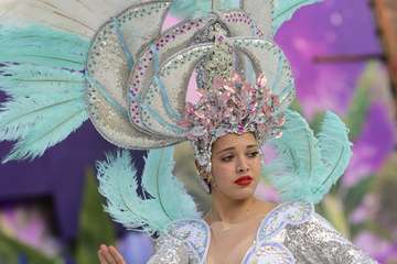 La XIII Gala de la Integración viste el escenario del Carnaval de La Tierra con el desfile de sus participantes/Lpcarnaval.